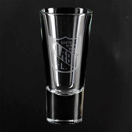 Ypsilon glass i 4 størrelser, og karaffel i 3 størrelser med eget trykt motiv