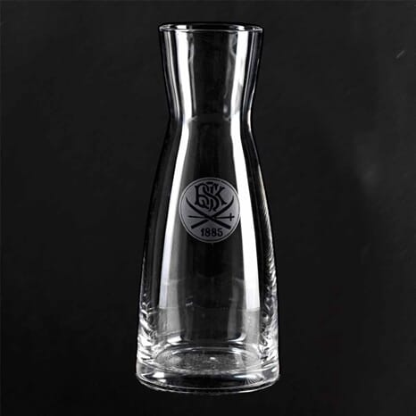 Ypsilon glass i 4 størrelser, og karaffel i 3 størrelser med eget trykt motiv